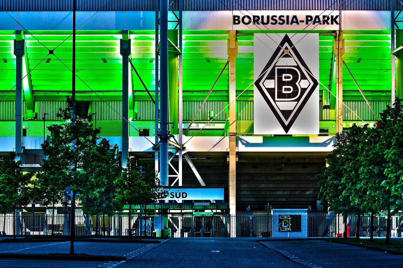 Die Flamme der Leidenschaft: Pyrotechnik und Fankultur im Fußball